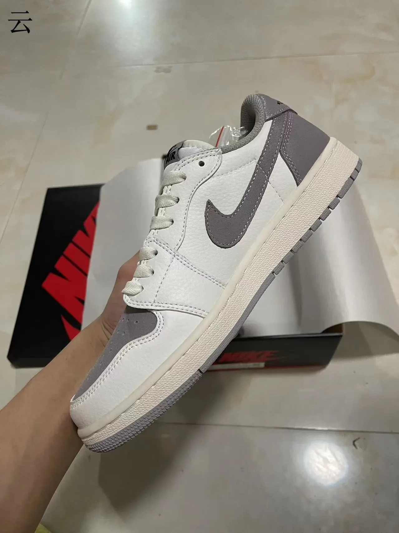 Nike White Gray Low-Top Silhouette Leather And Synthetic Upper Lifestyle Sneakers 4