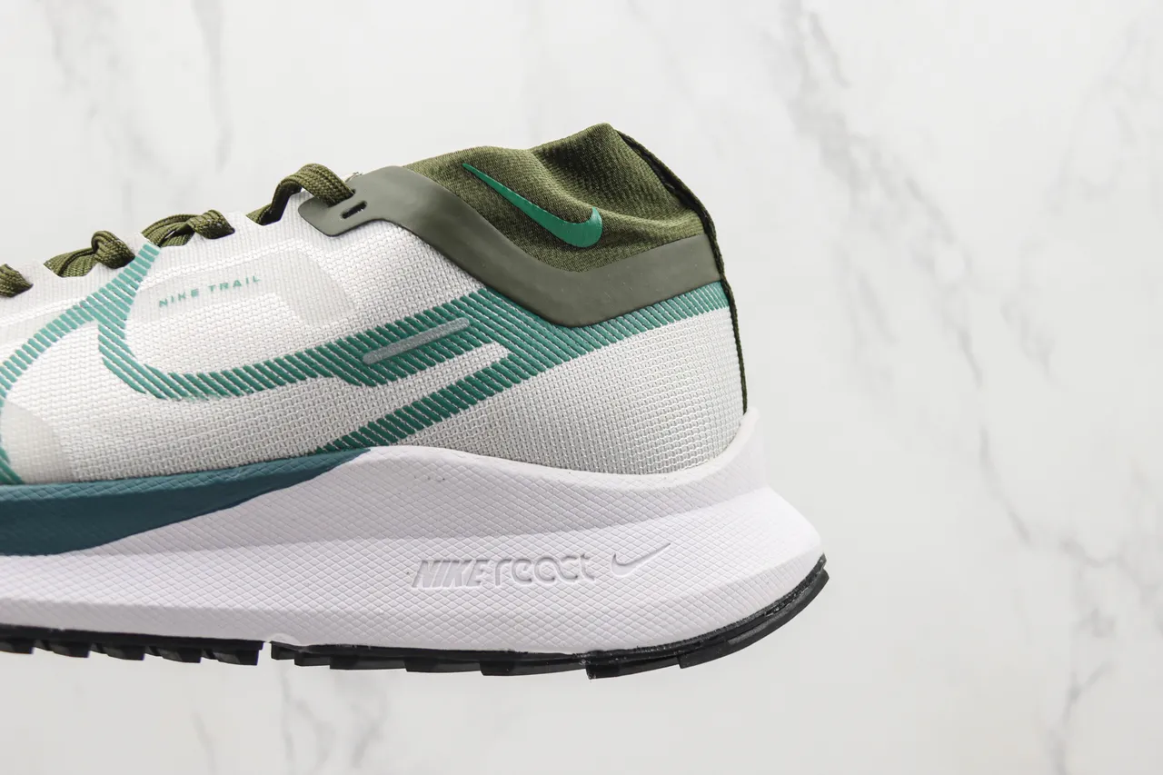 Nike White Green GORE-TEX Waterproof Upper Teal-Accented Engineered Mesh Running Shoes 7