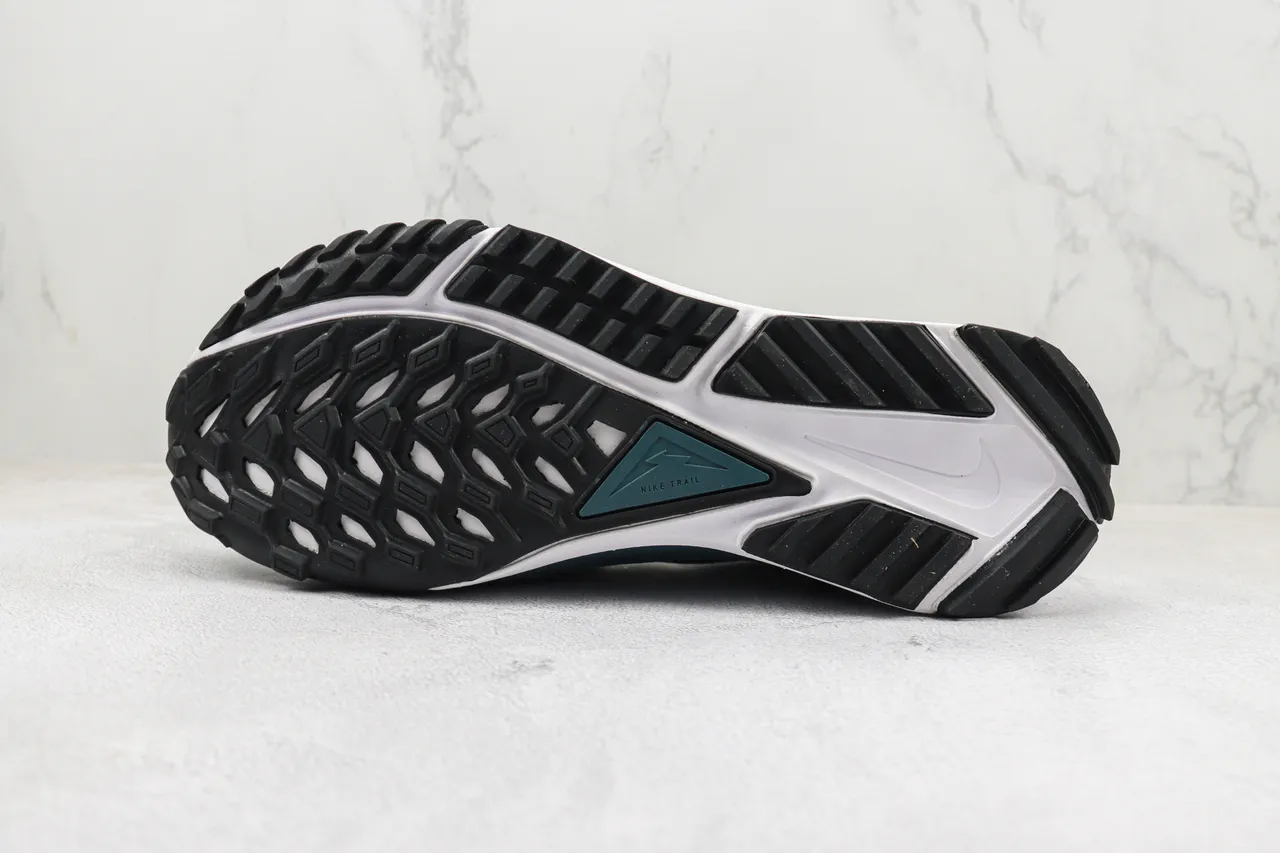 Nike White Green GORE-TEX Waterproof Upper Teal-Accented Engineered Mesh Running Shoes 8
