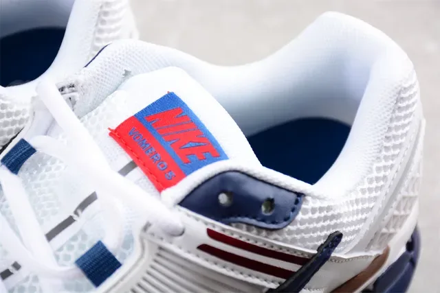 Nike Tênis de Corrida Brancos Navy com Upper de Malha e Sobreposições de Jaula Sintética 6