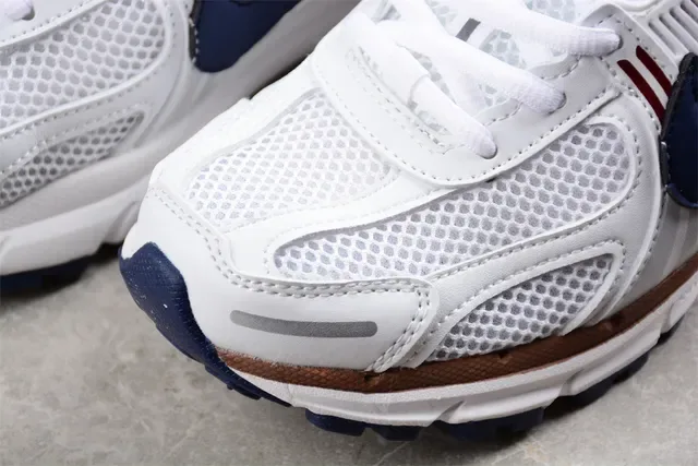 Nike Tênis de Corrida Brancos Navy com Upper de Malha e Sobreposições de Jaula Sintética 8