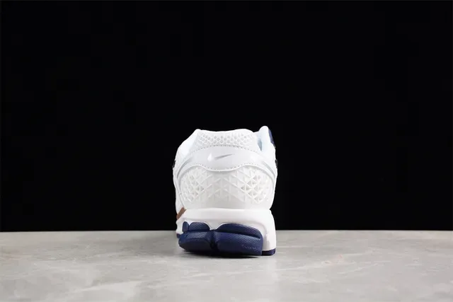 Nike Tênis de Corrida Brancos Navy com Upper de Malha e Sobreposições de Jaula Sintética 10