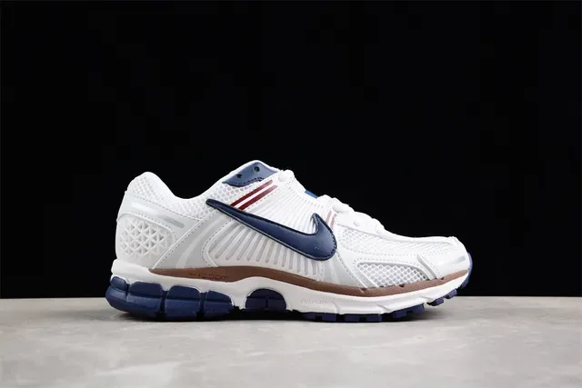 Nike Tênis de Corrida Brancos Navy com Upper de Malha e Sobreposições de Jaula Sintética 14