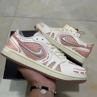 Nike White Pink Iridescent Swoosh Honeycomb Mesh Panels Lifestyle Sneakers