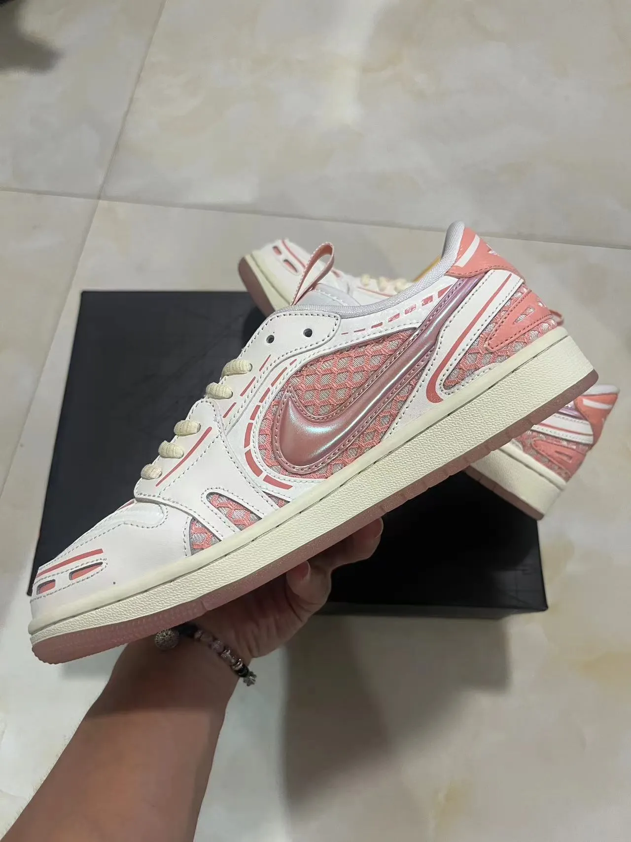 Nike White Pink Iridescent Swoosh Honeycomb Mesh Panels Lifestyle Sneakers 5