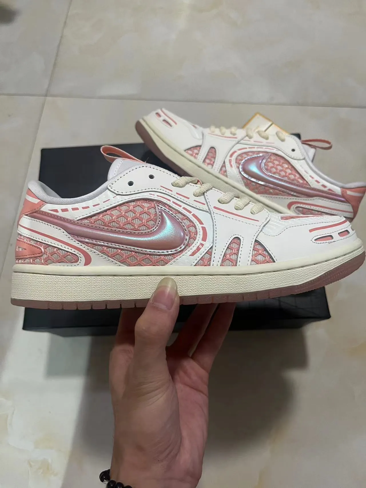 Nike White Pink Iridescent Swoosh Honeycomb Mesh Panels Lifestyle Sneakers 7