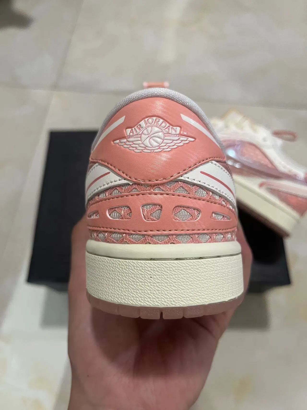 Nike White Pink Iridescent Swoosh Honeycomb Mesh Panels Lifestyle Sneakers 8