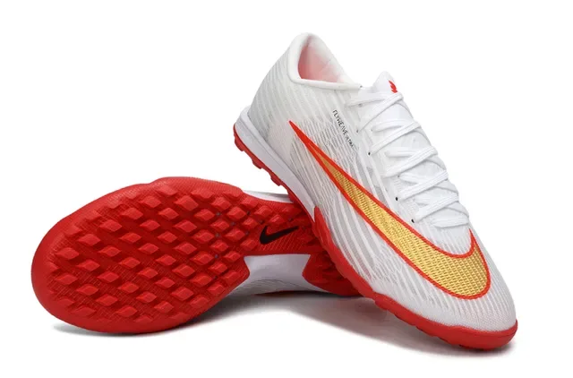 Nike sapatos de futebol turf branco e vermelho Flyweave Knit upper gradient Swoosh overlay 4