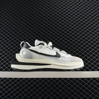 Nike x sacai VaporWaffle श्वेत काला लेयर्ड सोल लाइफस्टाइल स्नीकर