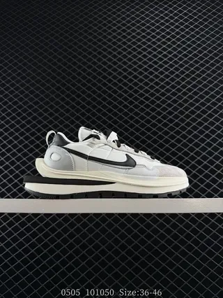 Nike x sacai VaporWaffle White Black Layered Sole Lifestyle Sneakers 2