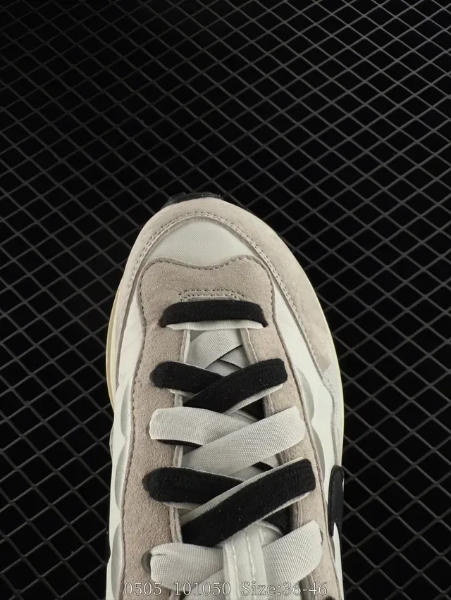 Nike x sacai VaporWaffle White Black Layered Sole Lifestyle Sneakers 3