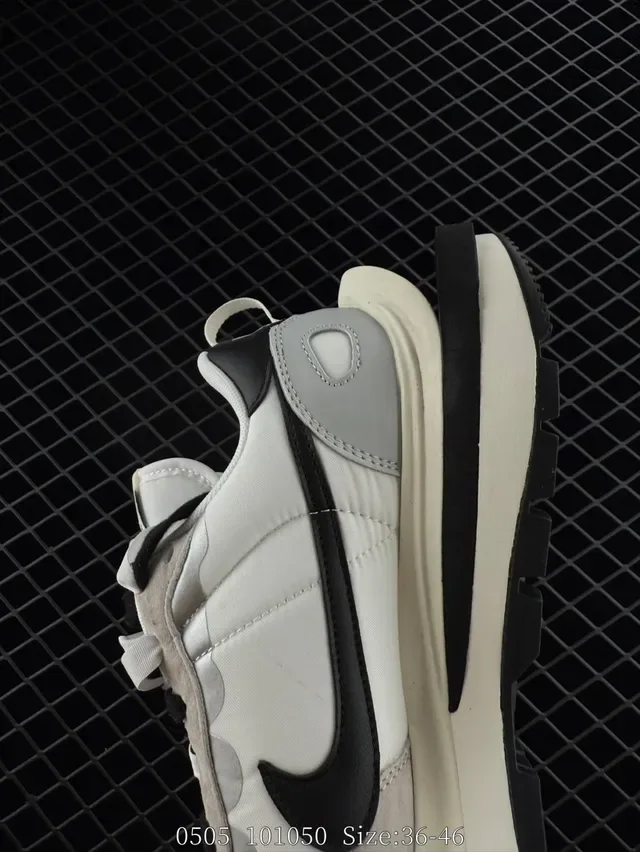 Nike x sacai VaporWaffle White Black Layered Sole Lifestyle Sneakers 4