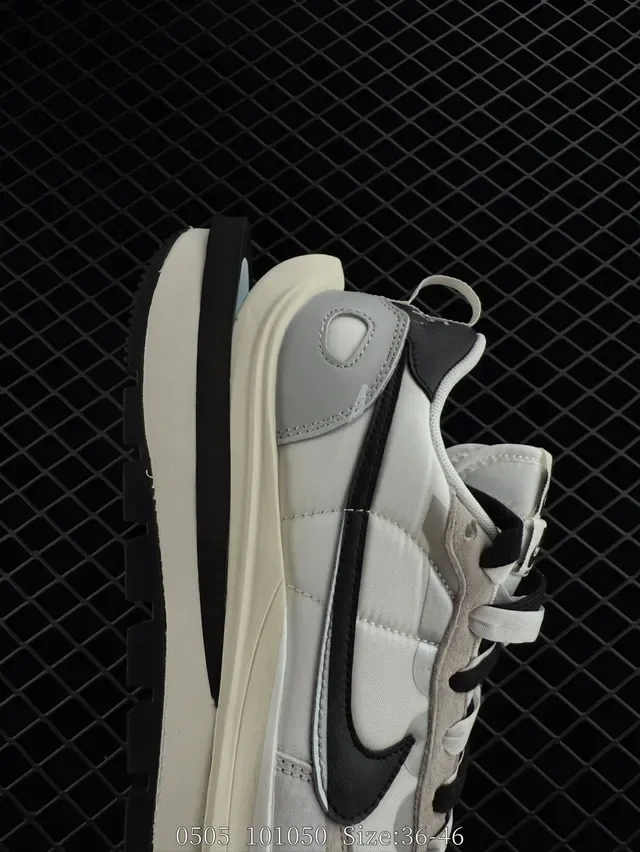 Nike x sacai VaporWaffle White Black Layered Sole Lifestyle Sneakers 5