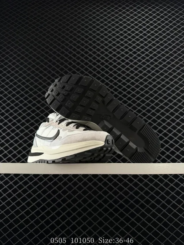 Nike x sacai VaporWaffle White Black Layered Sole Lifestyle Sneakers 6