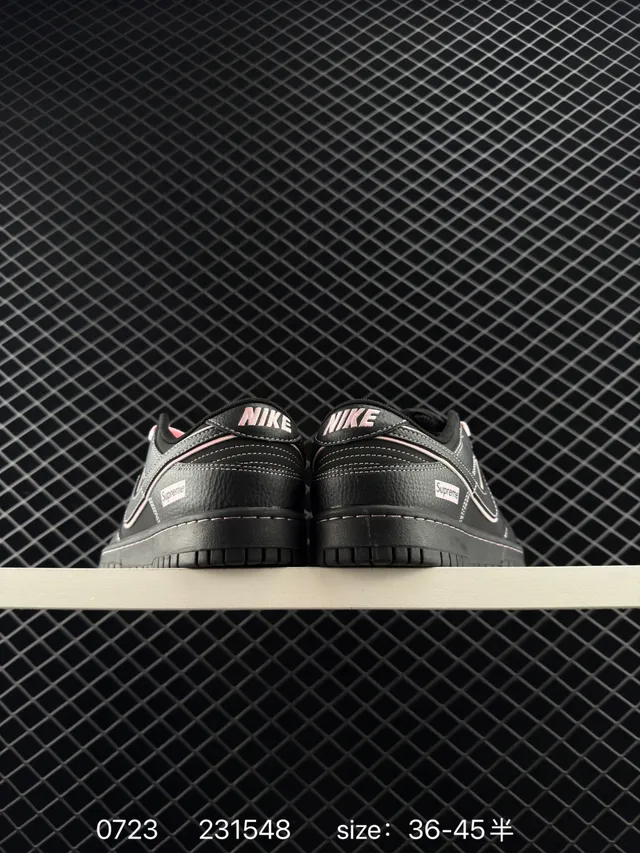 Nike x Supreme SB Dunk Low Chaussures de skateboard en cuir noir et rose 3