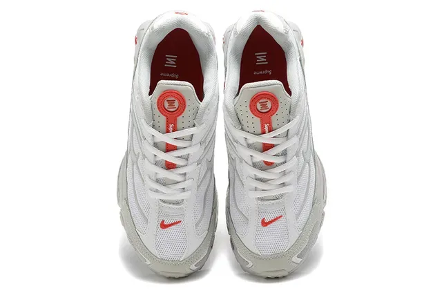 Nike x Supreme Shox NZ White Gray Red tênis lifestyle 2