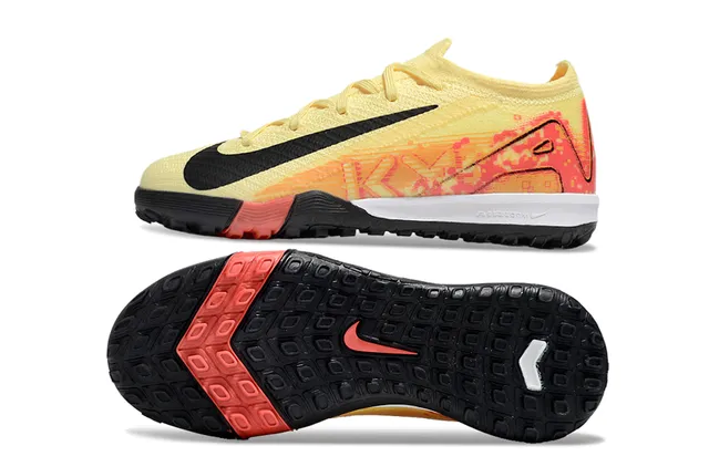 Chaussures de football Nike avec upper en knit jaune orange, overlay graphique gradient, turf 6
