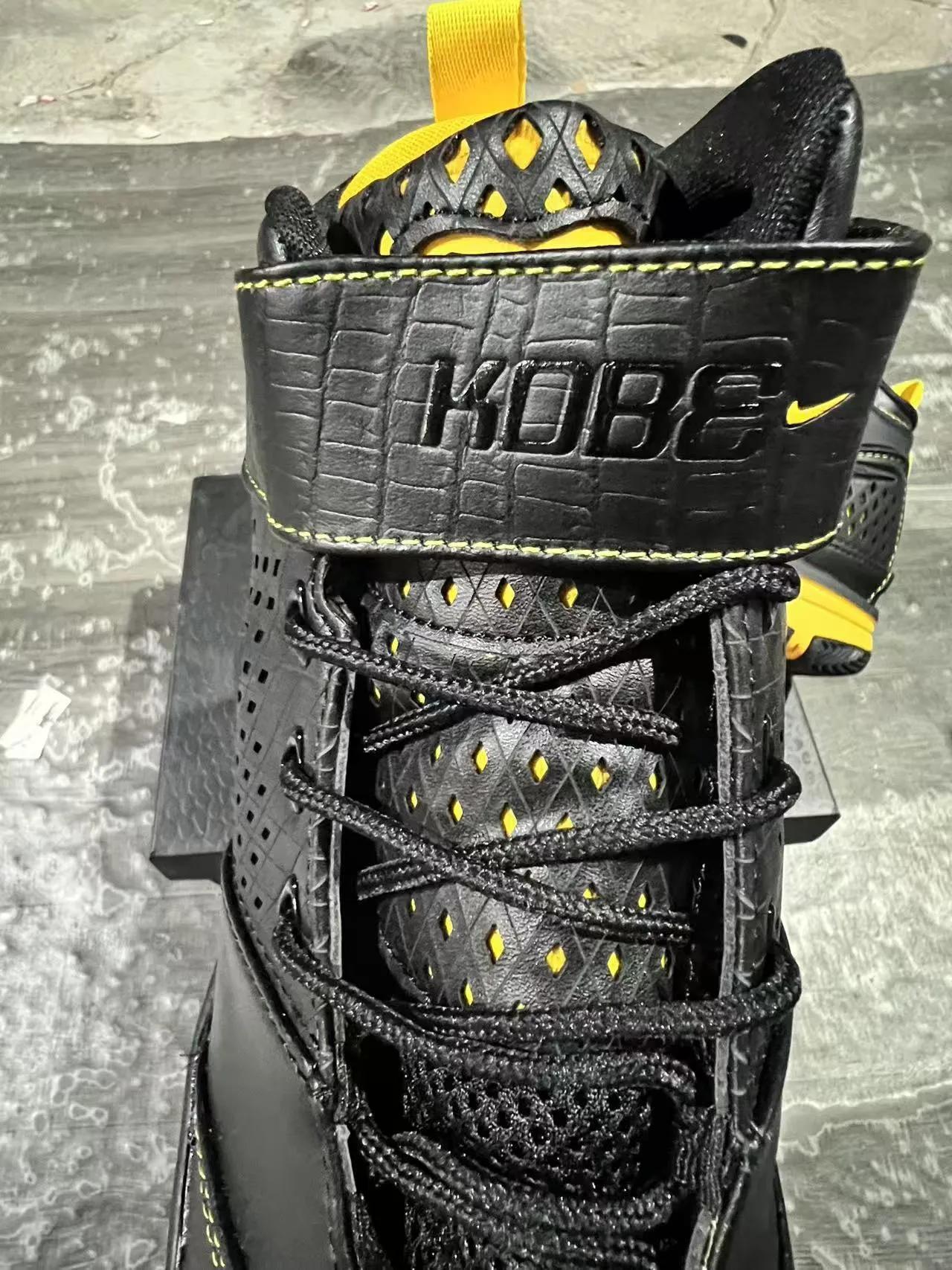 Nike Zoom Kobe IV Black Yellow Basketball Shoes 4