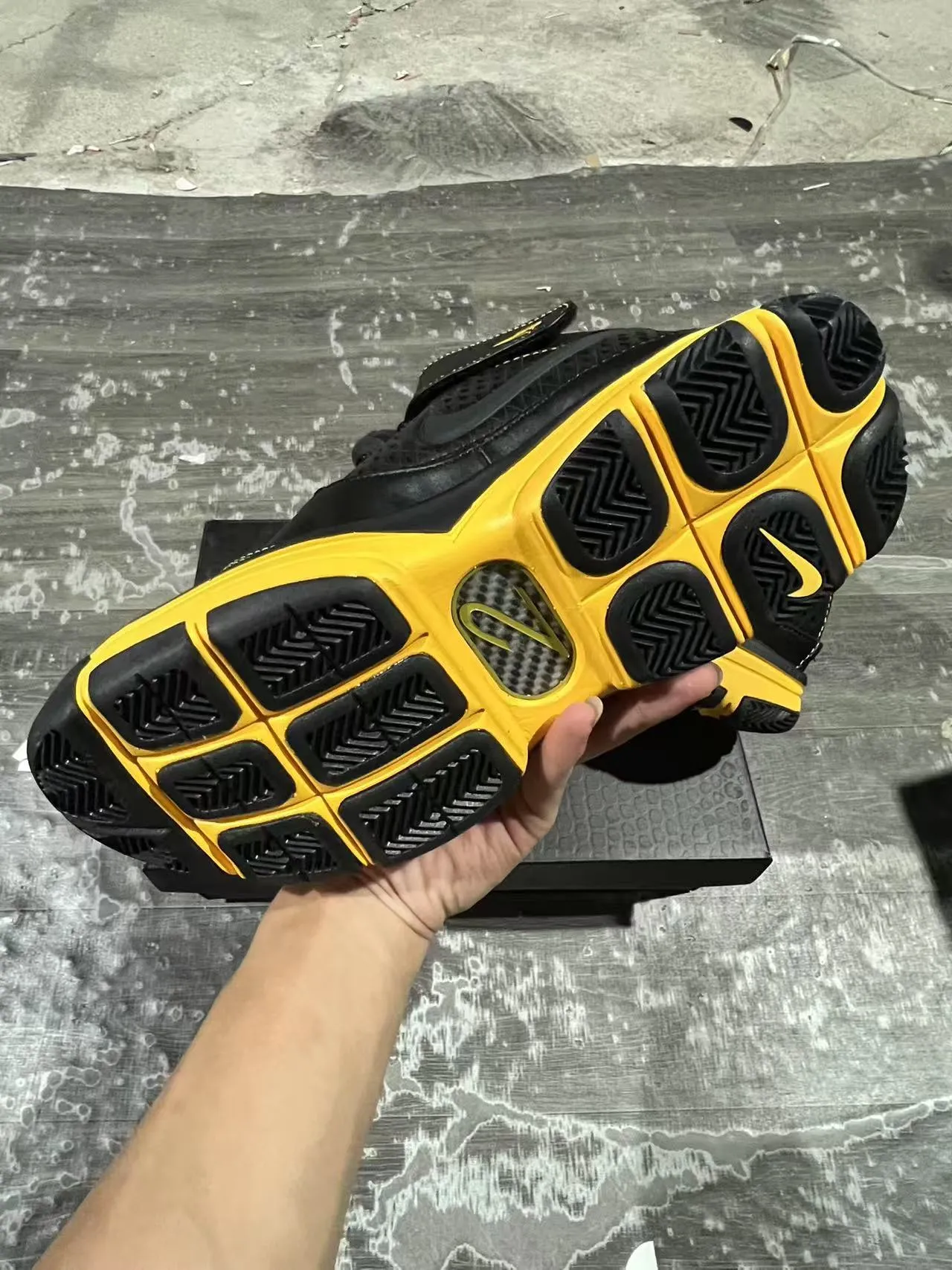 Nike Zoom Kobe IV Black Yellow Basketball Shoes 6