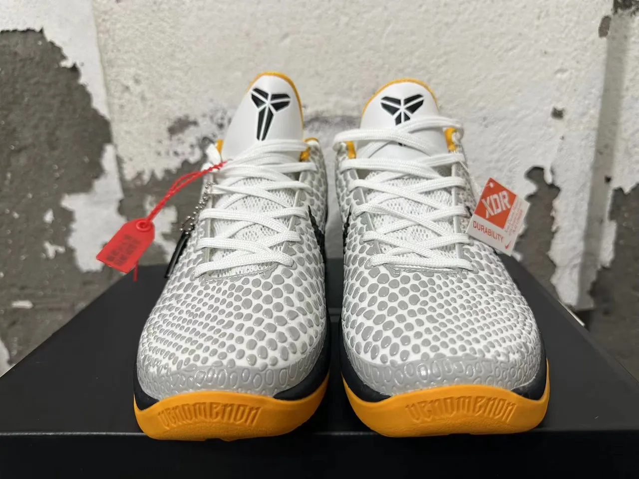 Nike Zoom Kobe VI Branco Preto Amarelo sapatos de basquete 3