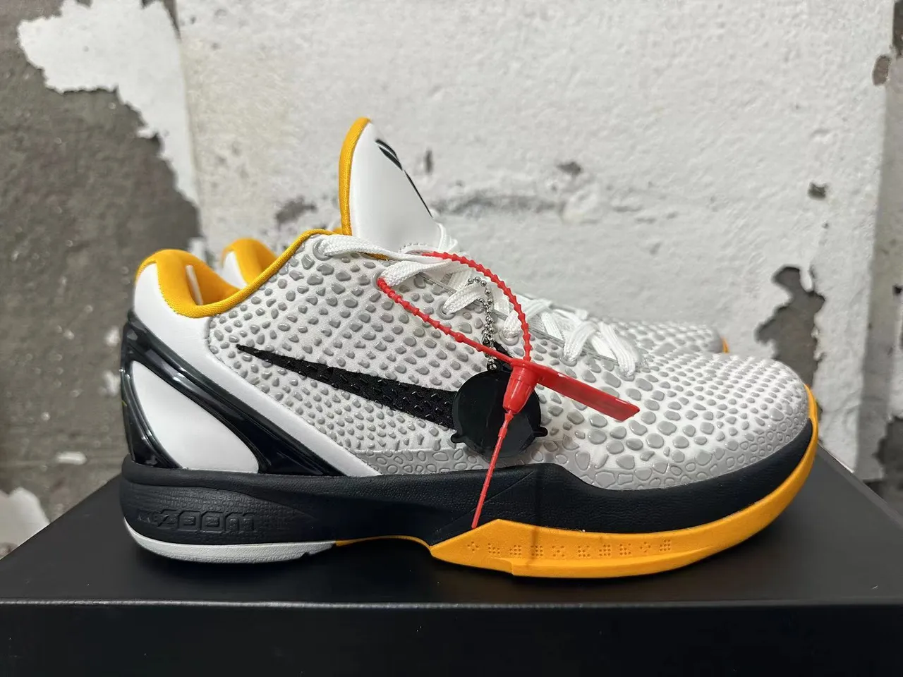 Nike Zoom Kobe VI Branco Preto Amarelo sapatos de basquete 4