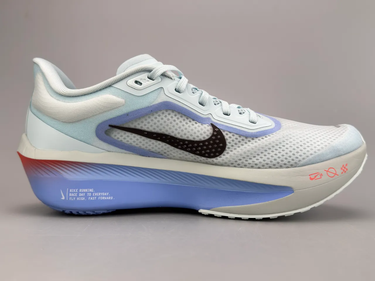 Nike ZoomX Blue Red Engineered Mesh Upper Sculpted Multi-Density Midsole Running Shoes 2