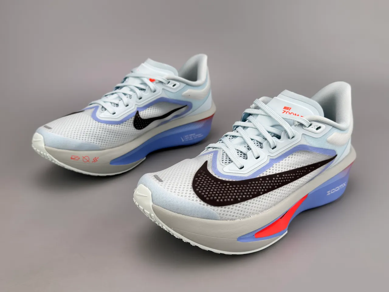Nike ZoomX Blue Red Engineered Mesh Upper Sculpted Multi-Density Midsole Running Shoes 5