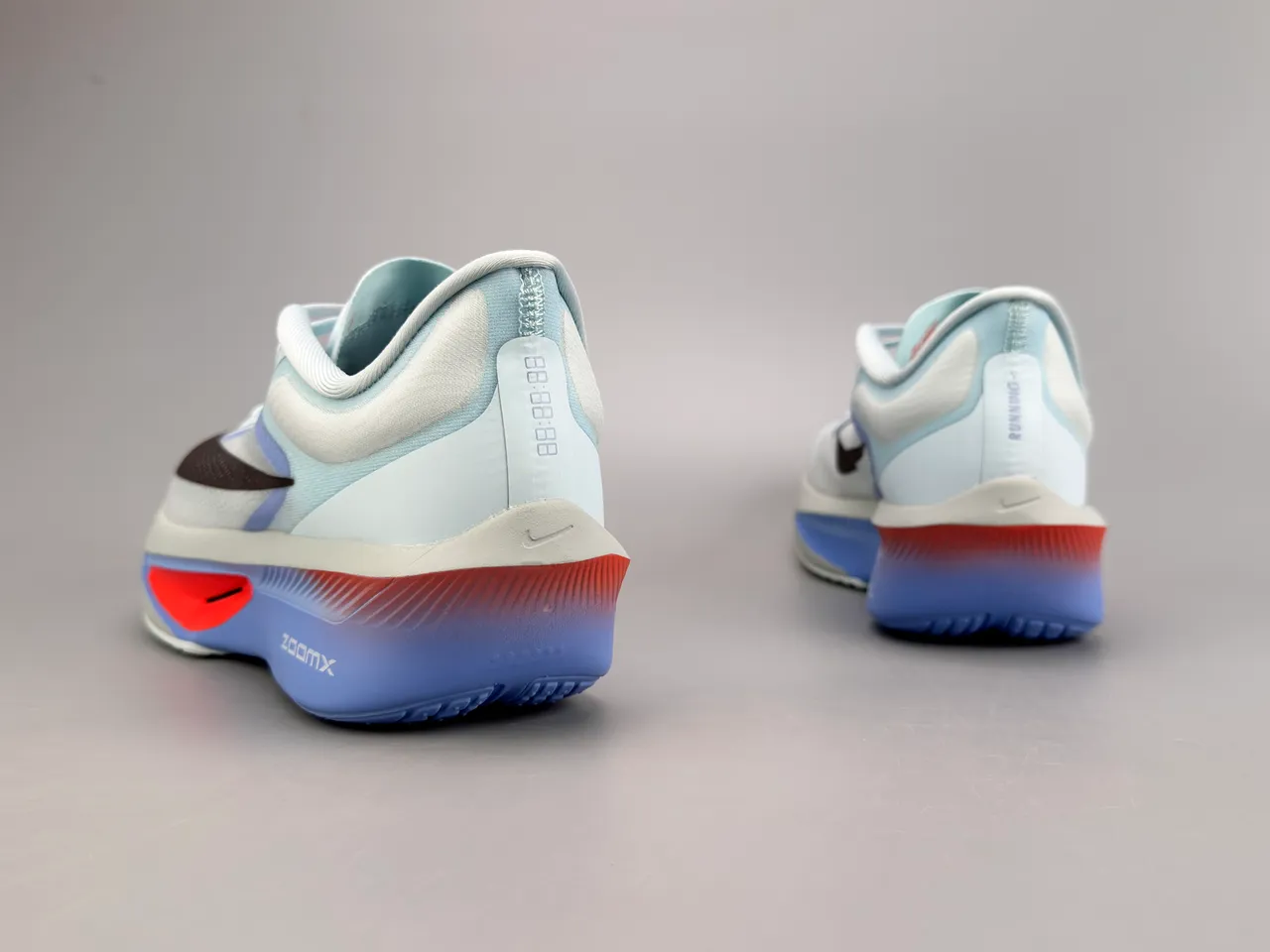 Nike ZoomX Blue Red Engineered Mesh Upper Sculpted Multi-Density Midsole Running Shoes 6