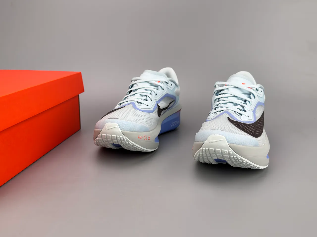Nike ZoomX Blue Red Engineered Mesh Upper Sculpted Multi-Density Midsole Running Shoes 9