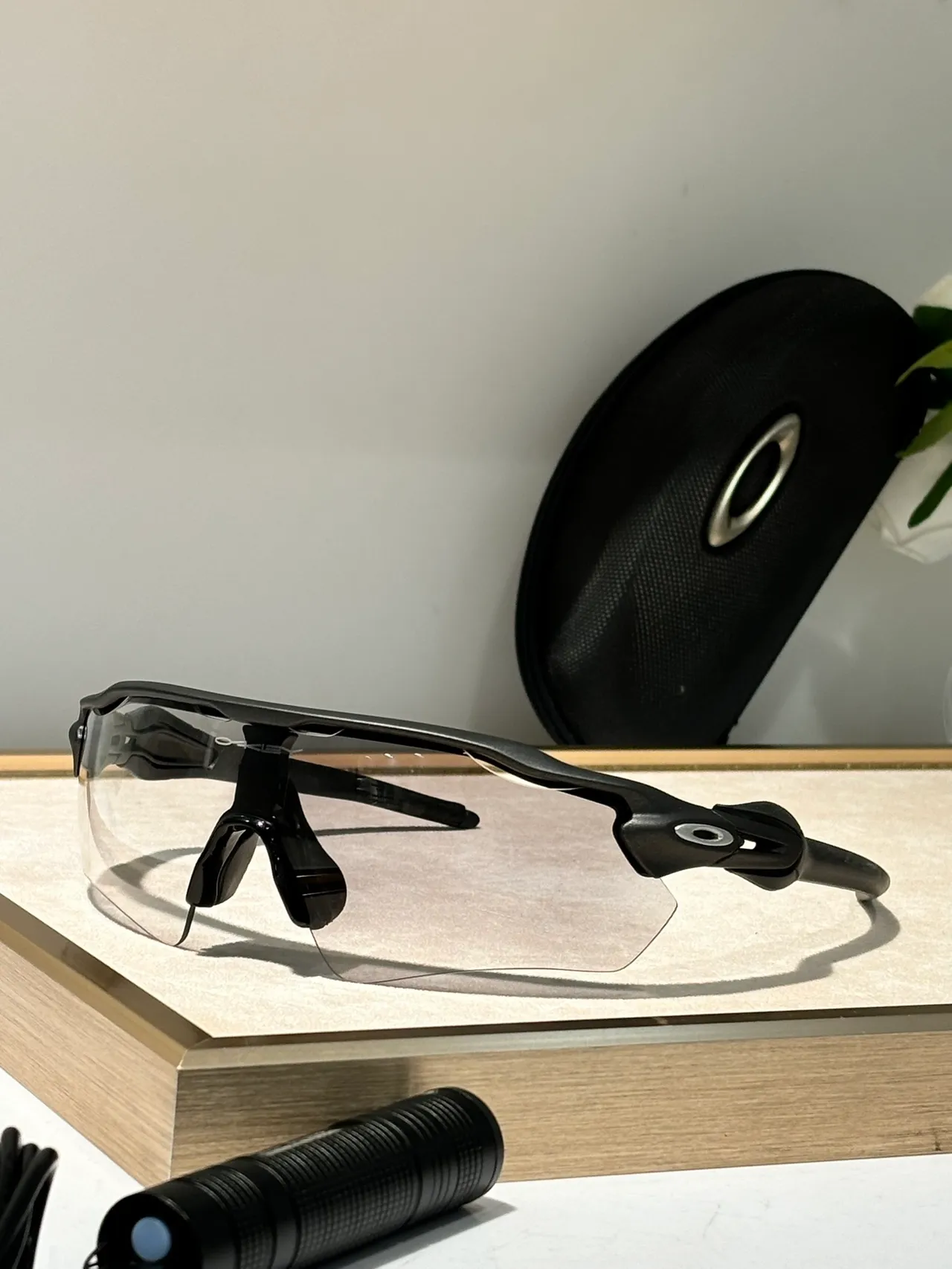 Oakley Radar Black Gray Wraparound Shield Vented Brow Bar Sunglasses 3