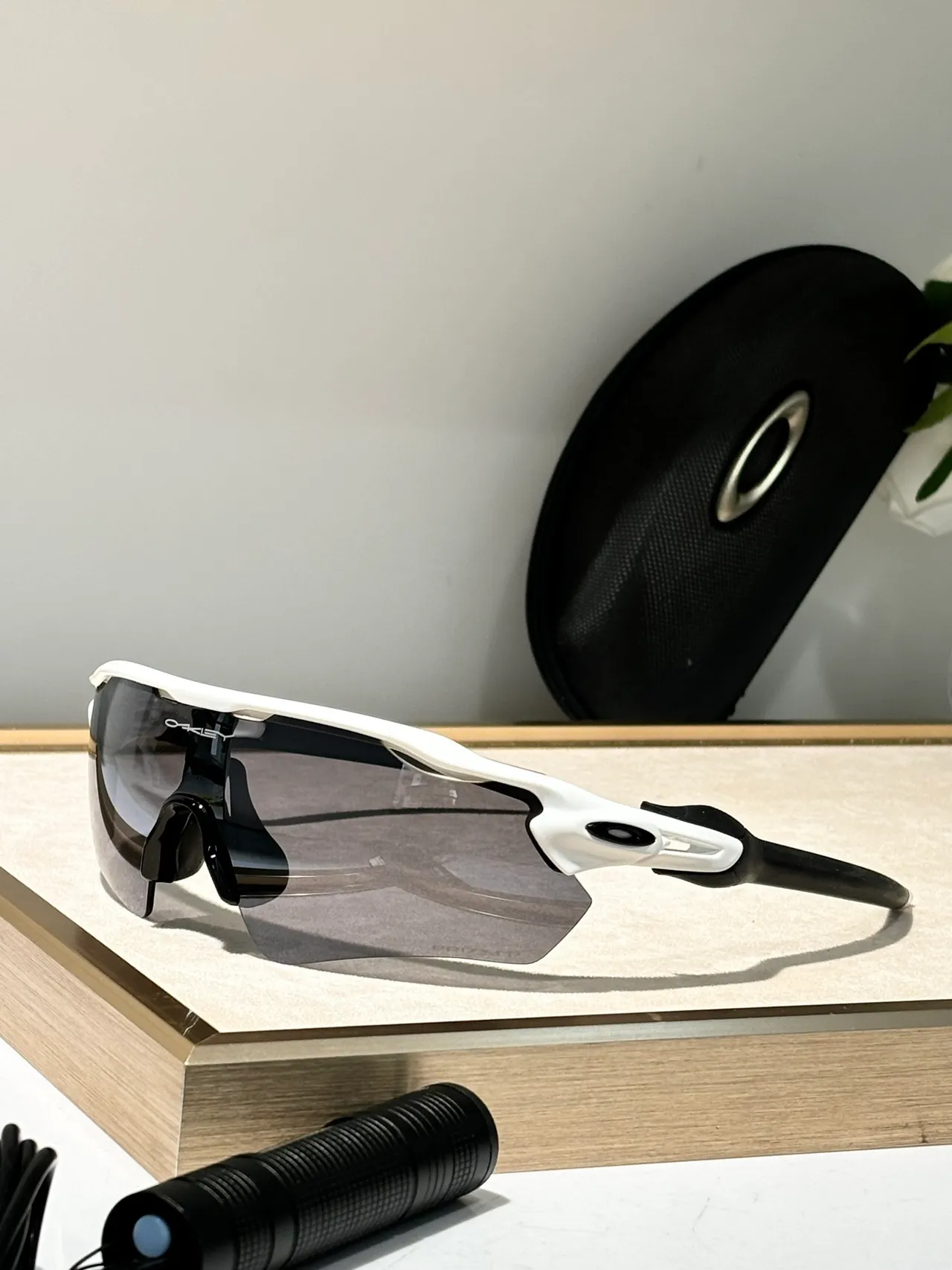 Oakley Radar Black Gray Wraparound Shield Vented Brow Bar Sunglasses 6