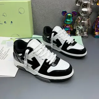 Off-White Chaussures Lifestyle avec Logo Flèche Diagonal Noir en Cuir Patenté avec Overlays
