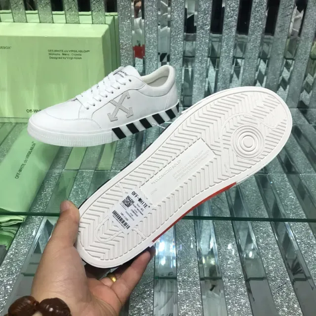 Off-White أحذية رياضية لايف ستايل أسود تصميم صناعي شعار سهم قطري 2