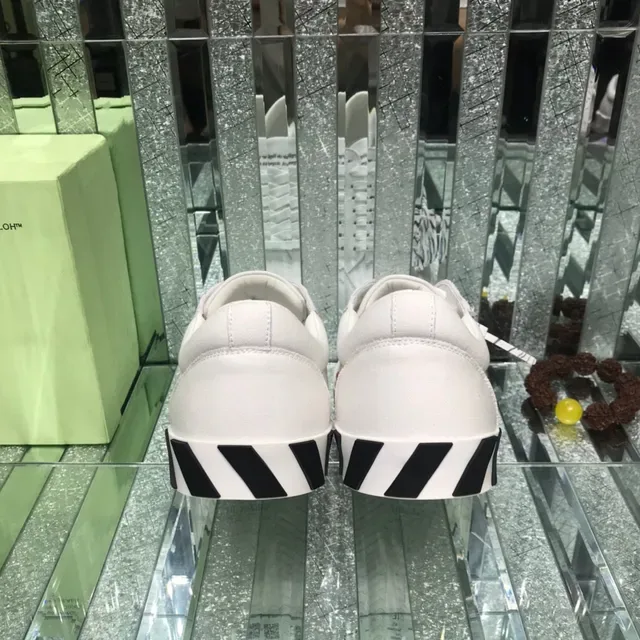 Off-White أحذية رياضية لايف ستايل أسود تصميم صناعي شعار سهم قطري 3
