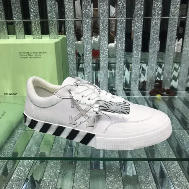 Off-White أحذية رياضية لايف ستايل أسود تصميم صناعي شعار سهم قطري 9