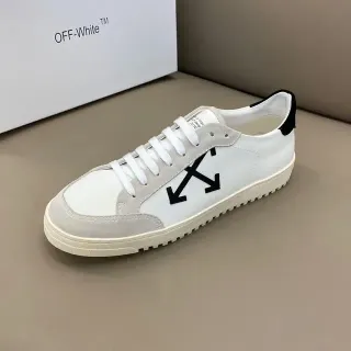 Off-White حذاء رياضي لايف ستايل أبيض و رمادي مع شعار السهم المائل