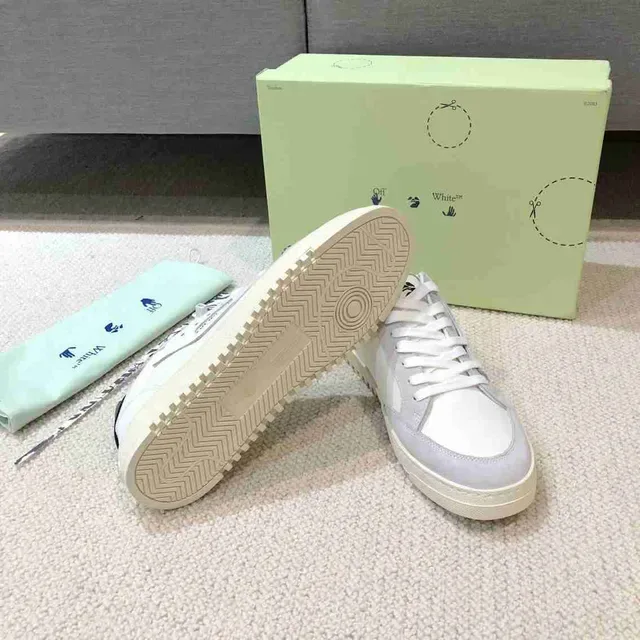 Off-White Fund Gray Tênis Lifestyle com Construção de Couro-Suede Painelado de Canote Baixo 3