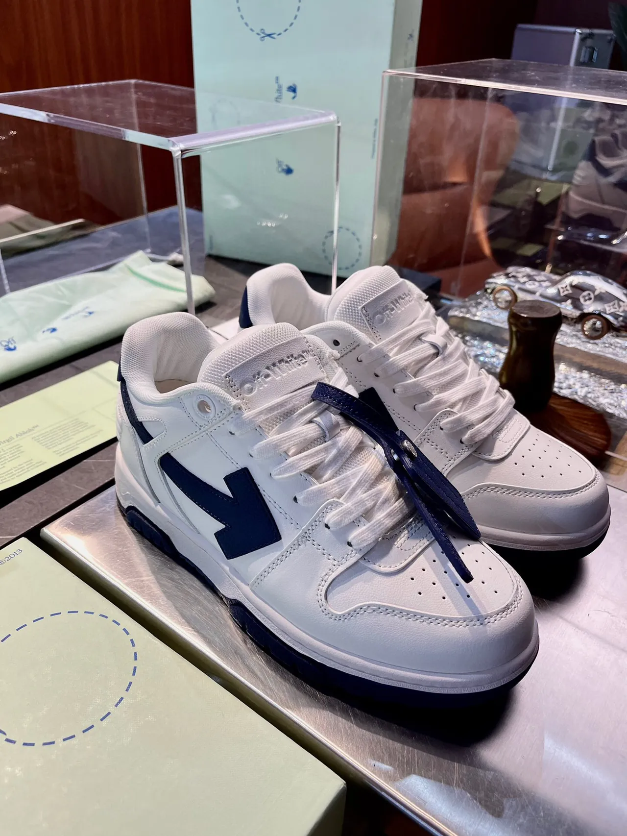 Off-White Bleu marine Flèche diagonal Logo industriel Attache zip-tie Étiquette Style de vie Sneakers 4