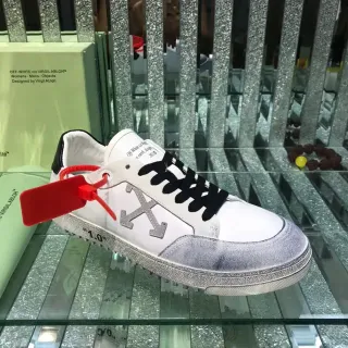 Off-White The Ten Sneakers Lifestyle Usés avec Logo de Fleche Blanc