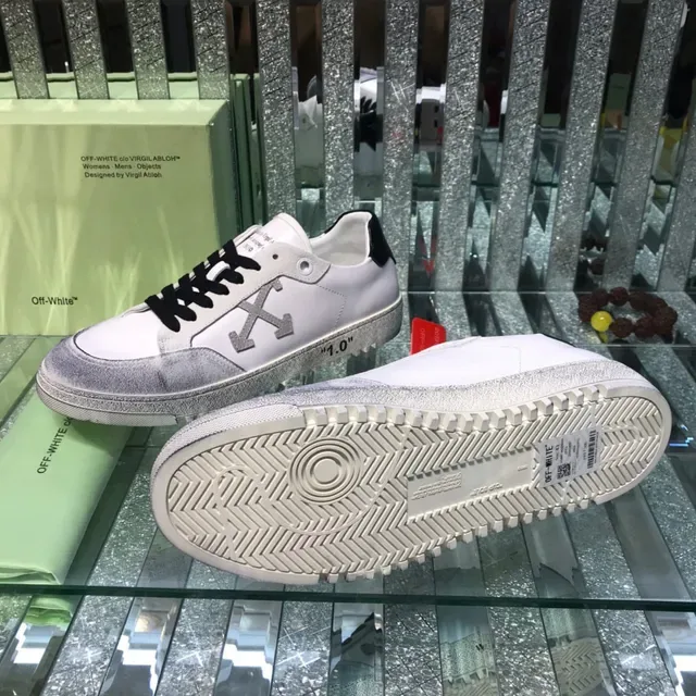 Off-White The Ten Sneakers Lifestyle Usés avec Logo de Fleche Blanc 2