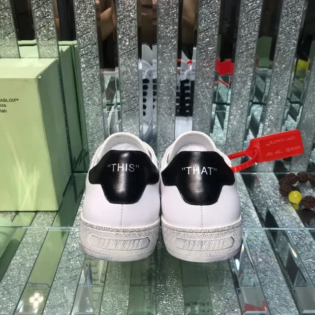 Off-White The Ten Sneakers Lifestyle Usés avec Logo de Fleche Blanc 3