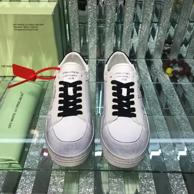 Off-White The Ten Sneakers Lifestyle Usés avec Logo de Fleche Blanc 4