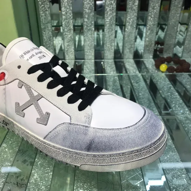 Off-White The Ten Sneakers Lifestyle Usés avec Logo de Fleche Blanc 7