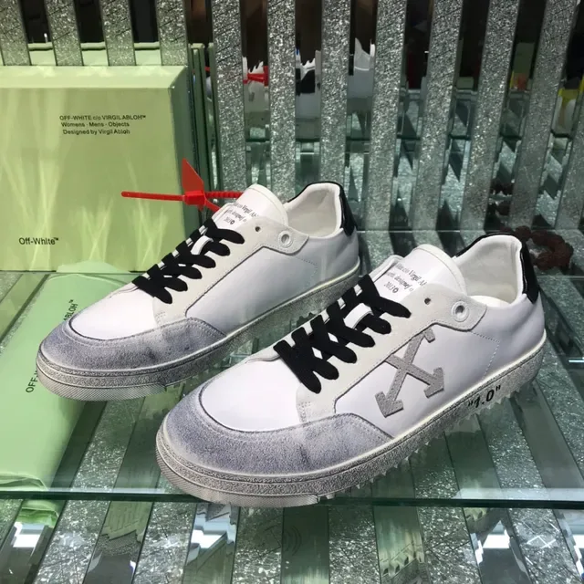 Off-White The Ten Sneakers Lifestyle Usés avec Logo de Fleche Blanc 9