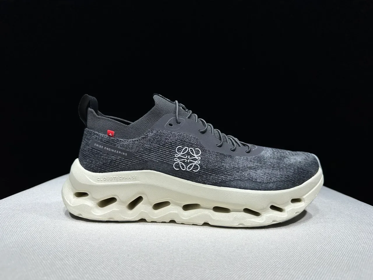 On Cloudmonster Charcoal Gray and Cream chaussures lifestyle 3