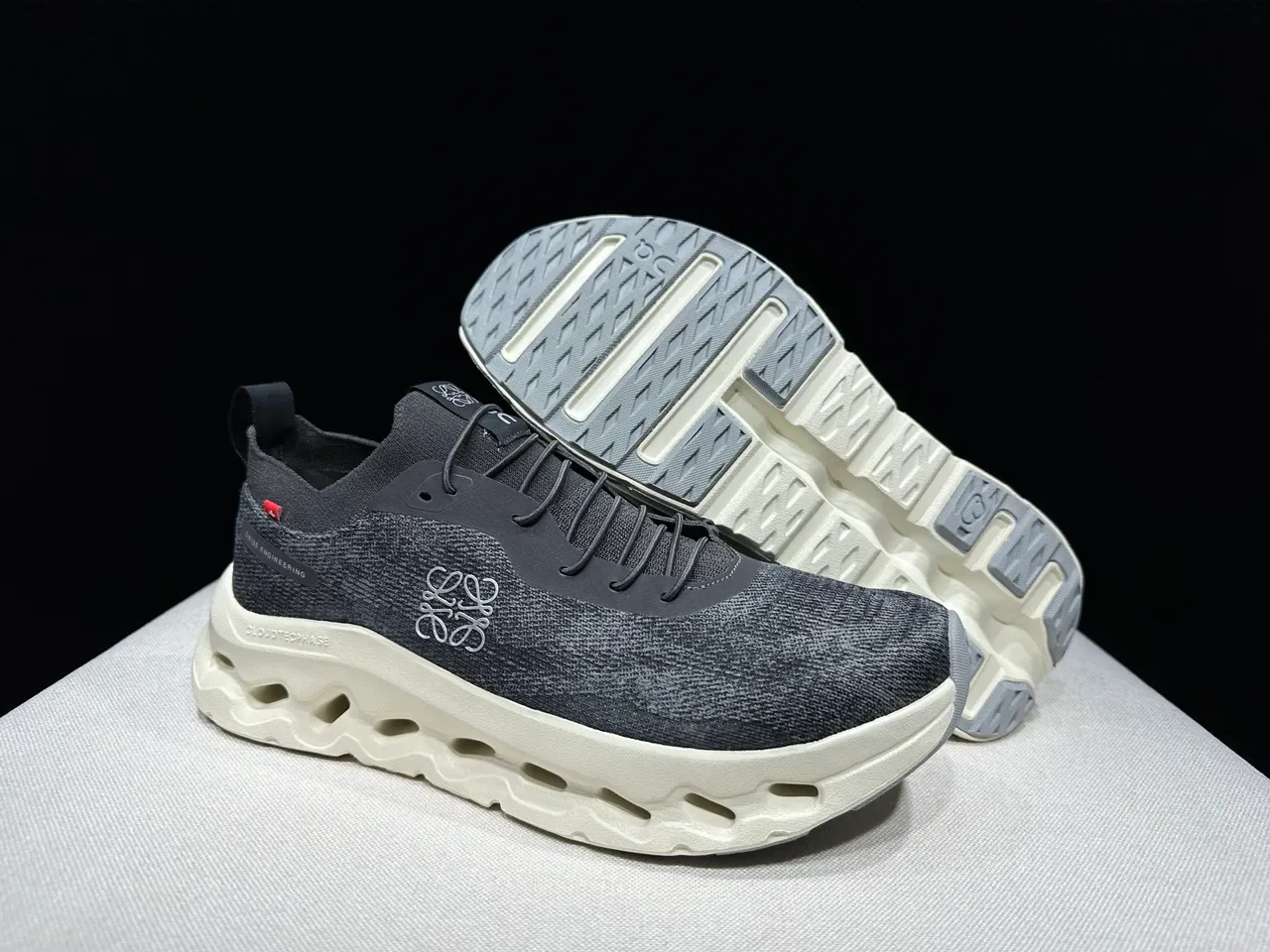 On Cloudmonster Charcoal Gray and Cream chaussures lifestyle 5