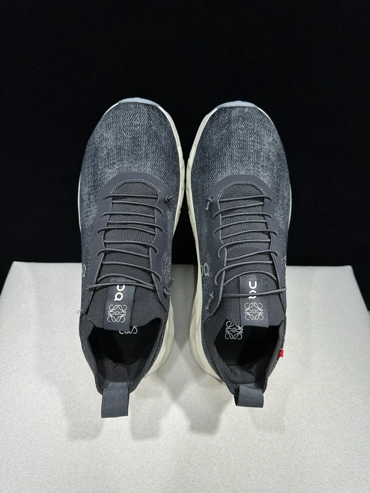 On Cloudmonster Charcoal Gray and Cream chaussures lifestyle 6