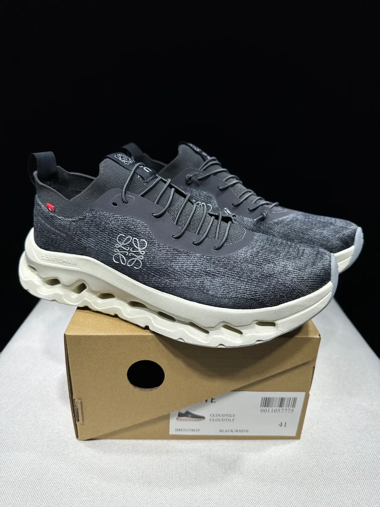 On Cloudmonster Charcoal Gray and Cream chaussures lifestyle 8
