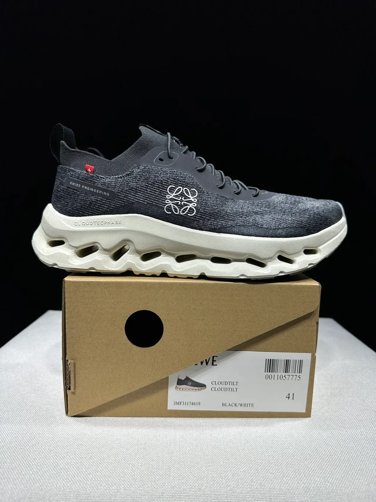 On Cloudmonster Charcoal Gray and Cream chaussures lifestyle 9