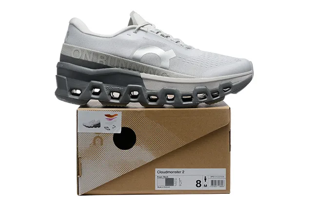 On Cloudmonster Light Gray أحذية الجري 2